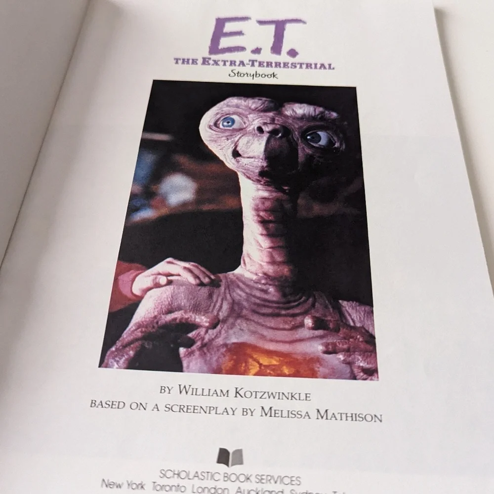 ET 1982 Hardback storybook - Picture 2 of 6